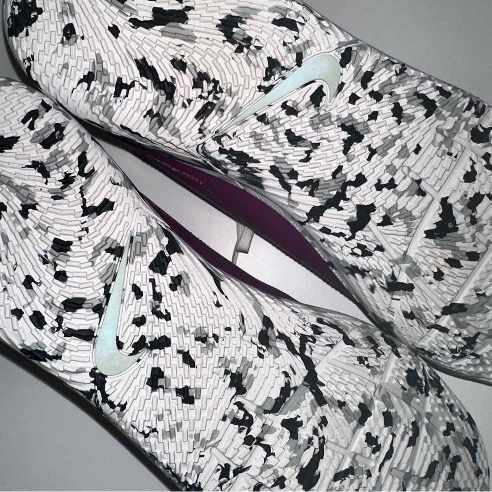 Nike Tiempo Rosewood Soccer Sneakers, Men’s Size 13 - burgundy/plum - Picture 4 of 10